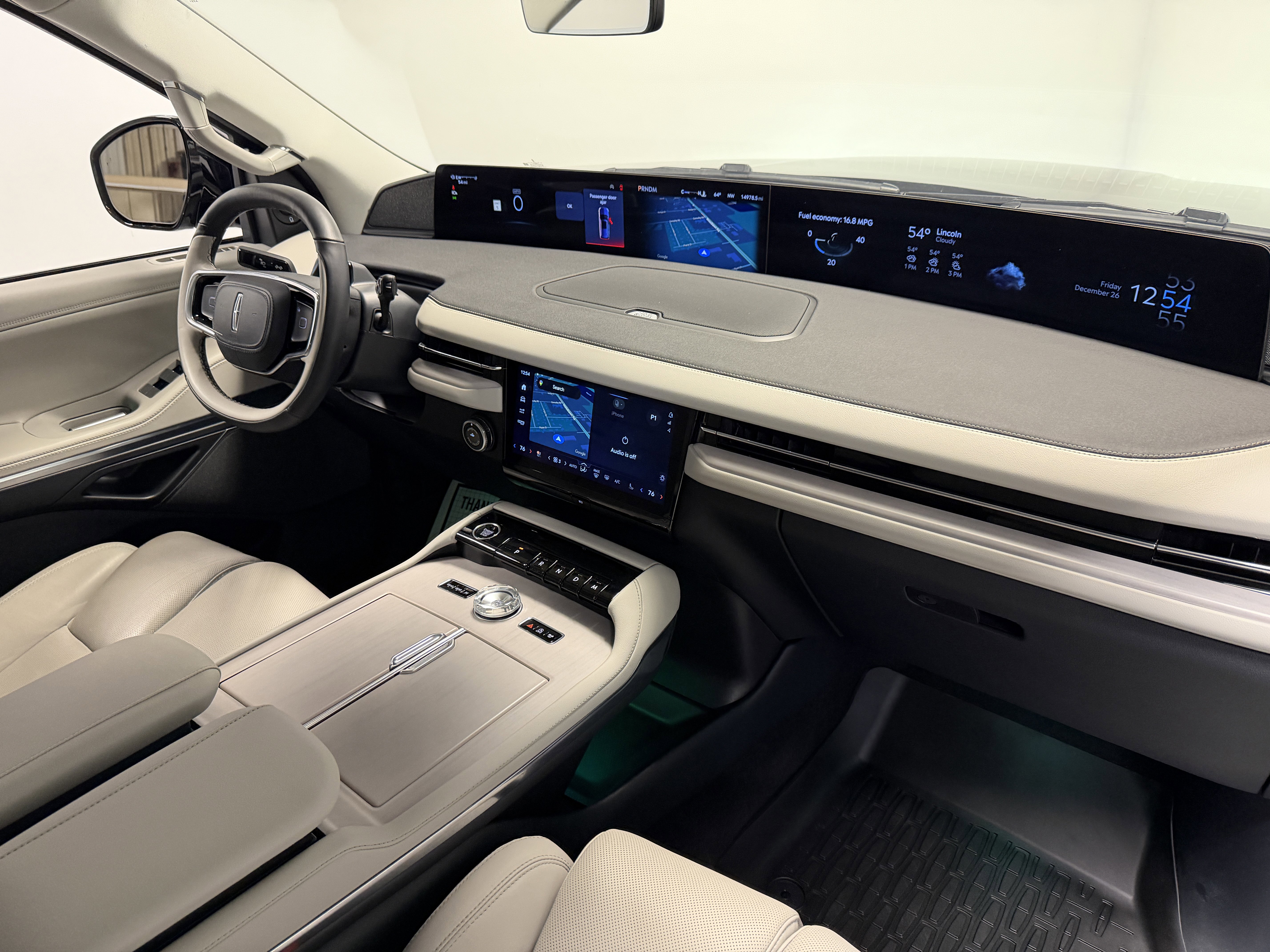 Used 2025 Lincoln Navigator Reserve image 7