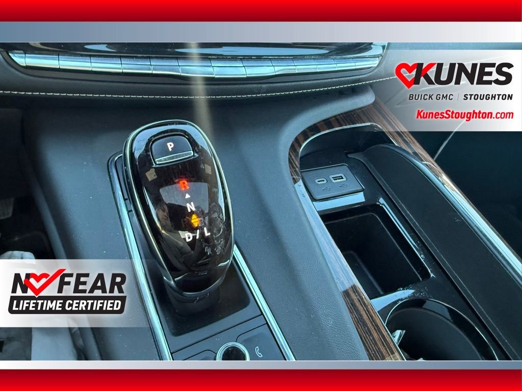 Used 2024 Cadillac Escalade ESV Premium Luxury image 34