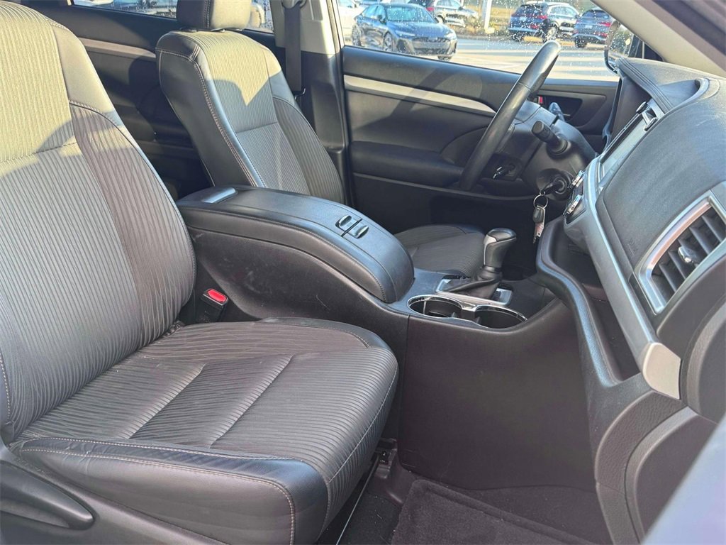 Used 2018 Toyota Highlander LE image 10