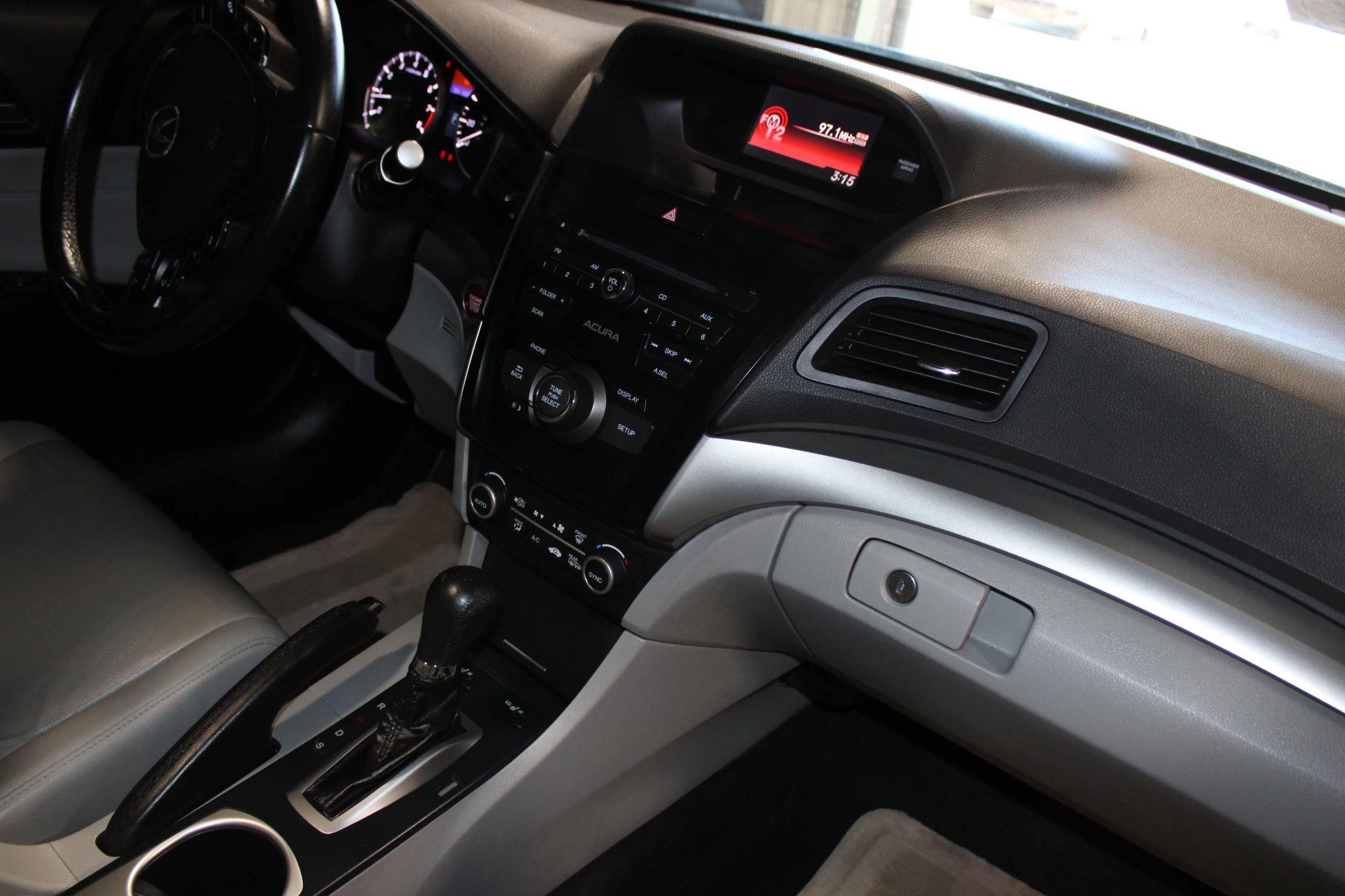 Used 2017 Acura ILX FWD image 28