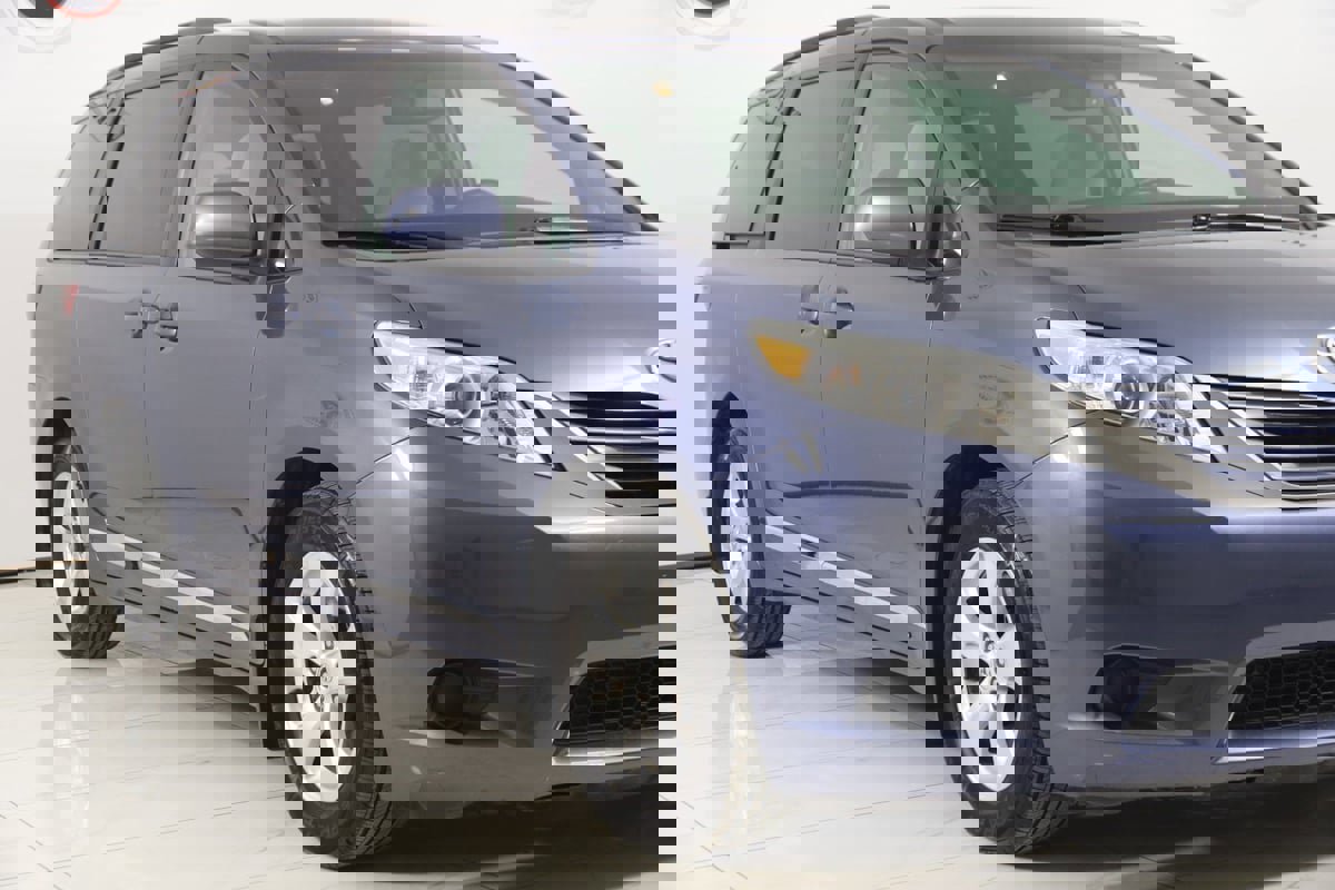 Used 2016 Toyota Sienna LE image 35