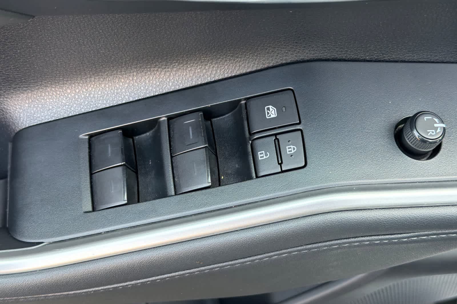 Used 2022 Toyota Highlander XLE AWD/4WD image 15