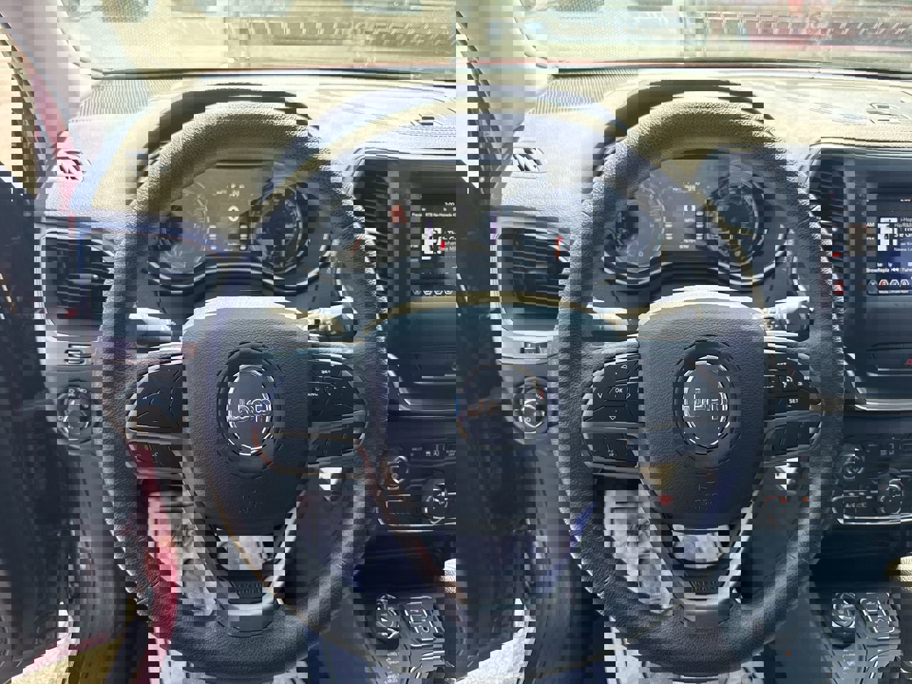 Used 2019 Jeep Cherokee Latitude w/ Popular Appearance Group image 23