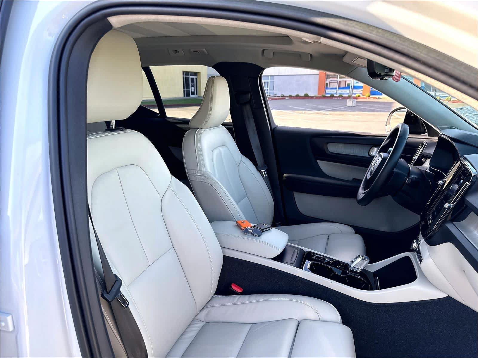 Used 2023 Volvo XC40 B5 Ultimate w/ Protection Package Premier AWD/4WD image 10