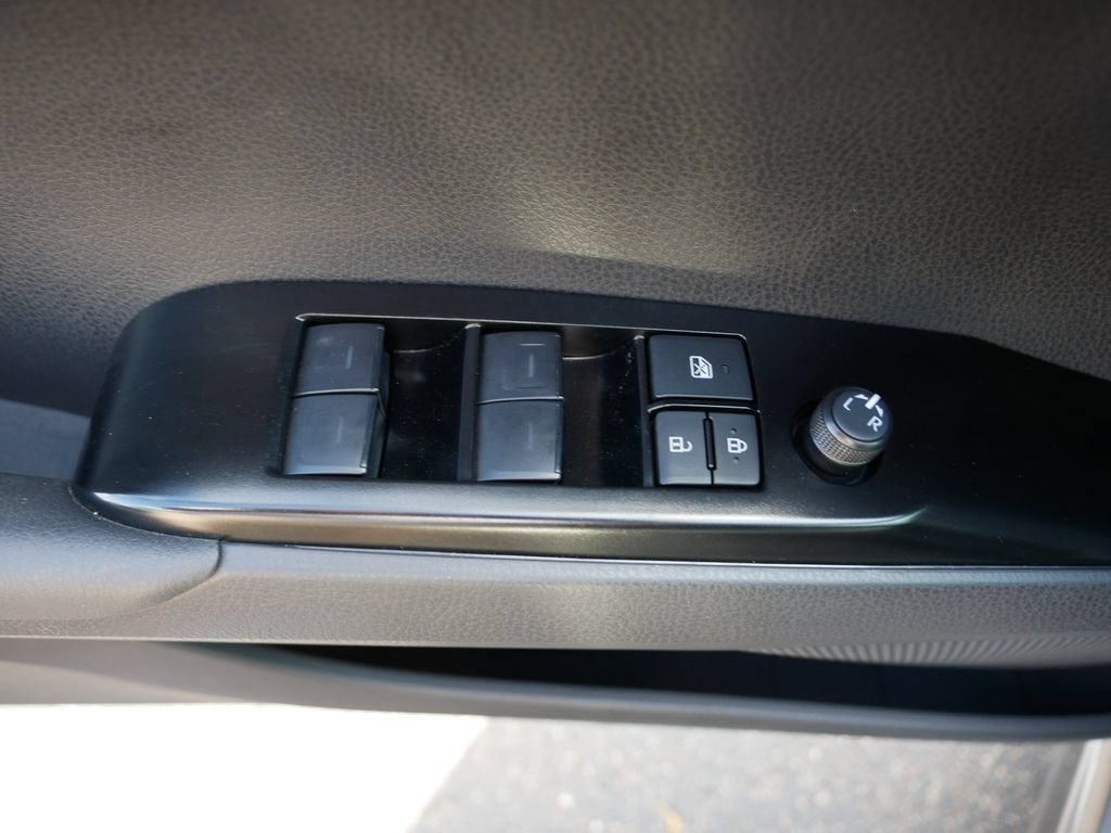 Used 2026 Toyota Camry SE FWD image 16