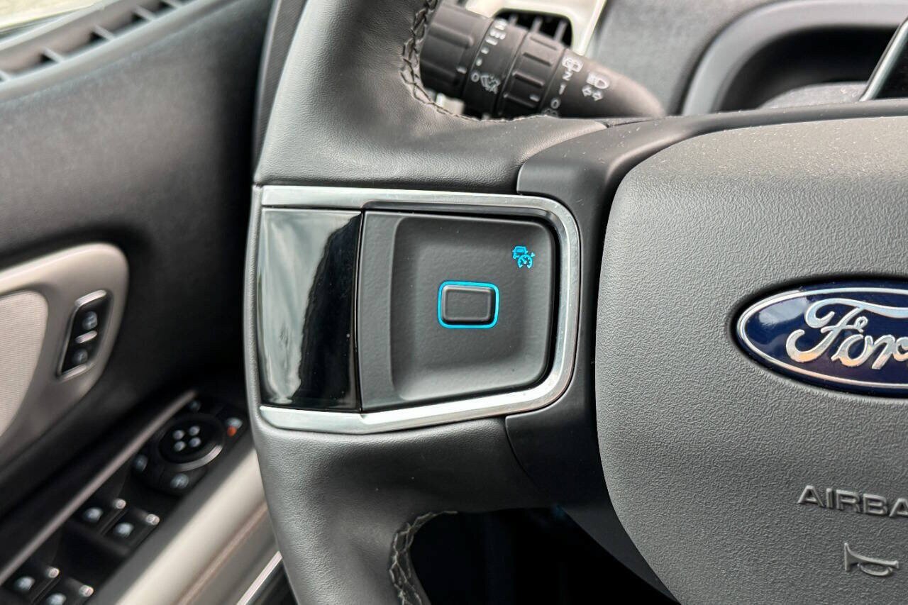 Used 2025 Ford Expedition Active AWD/4WD image 33