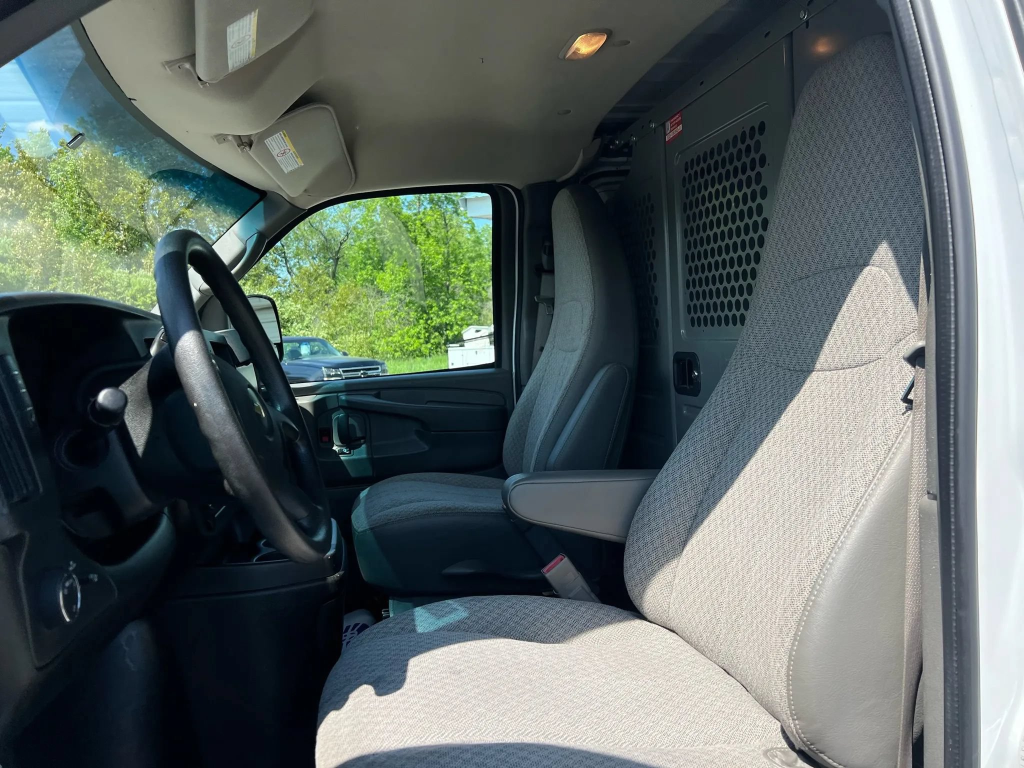 Used 2015 Chevrolet Express 2500 RWD image 11