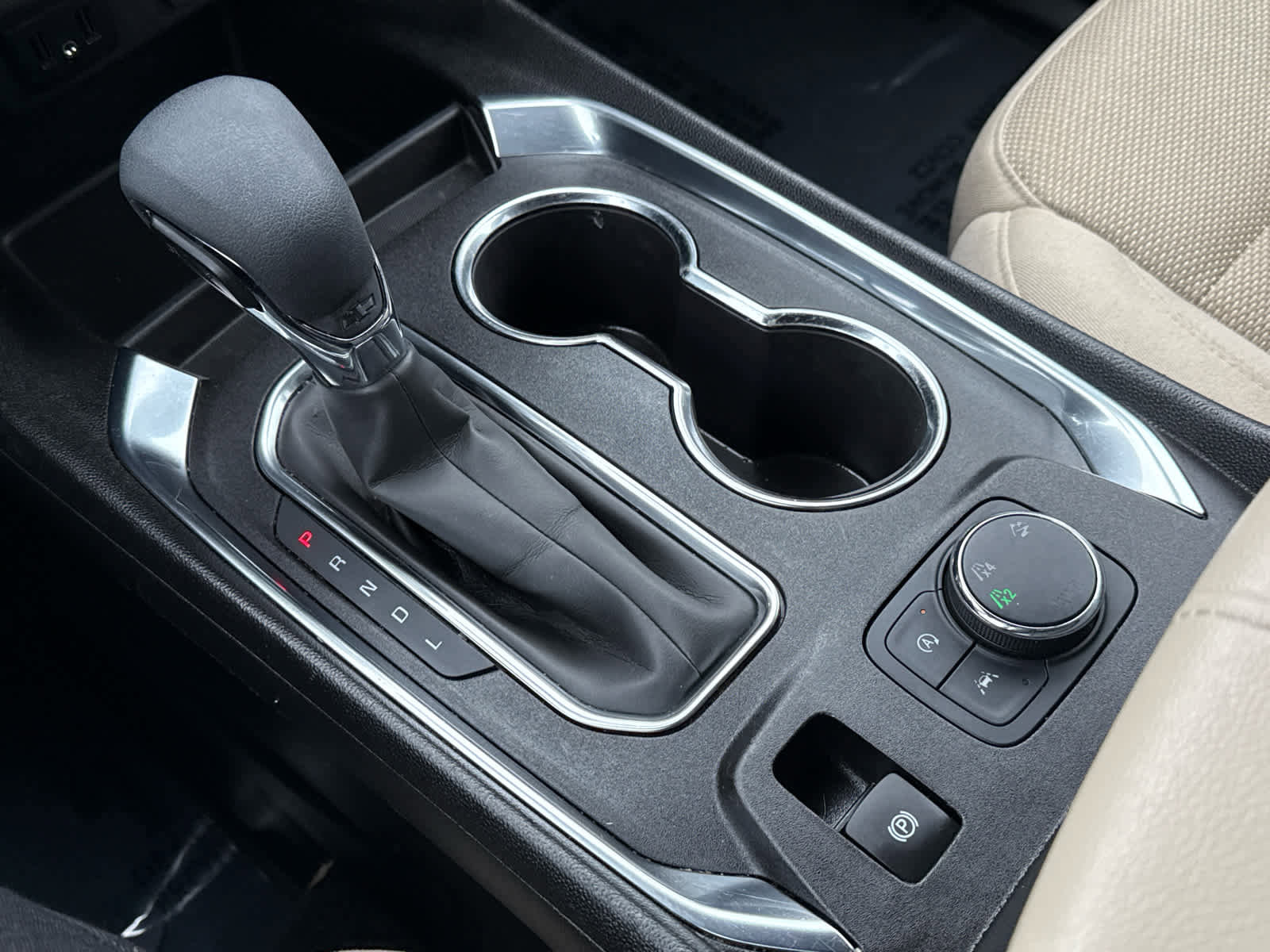 Used 2023 Chevrolet Traverse LS image 22