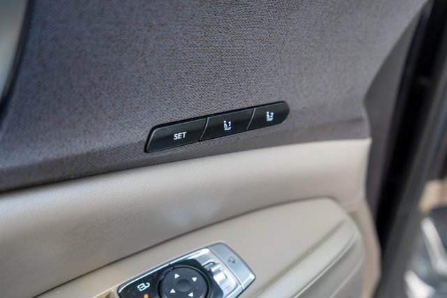 Used 2025 Kia Carnival EX image 26