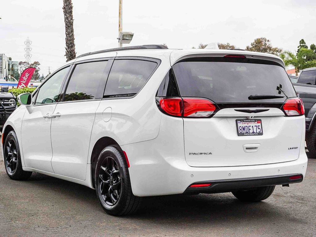 Used 2018 Chrysler Pacifica Limited FWD image 4