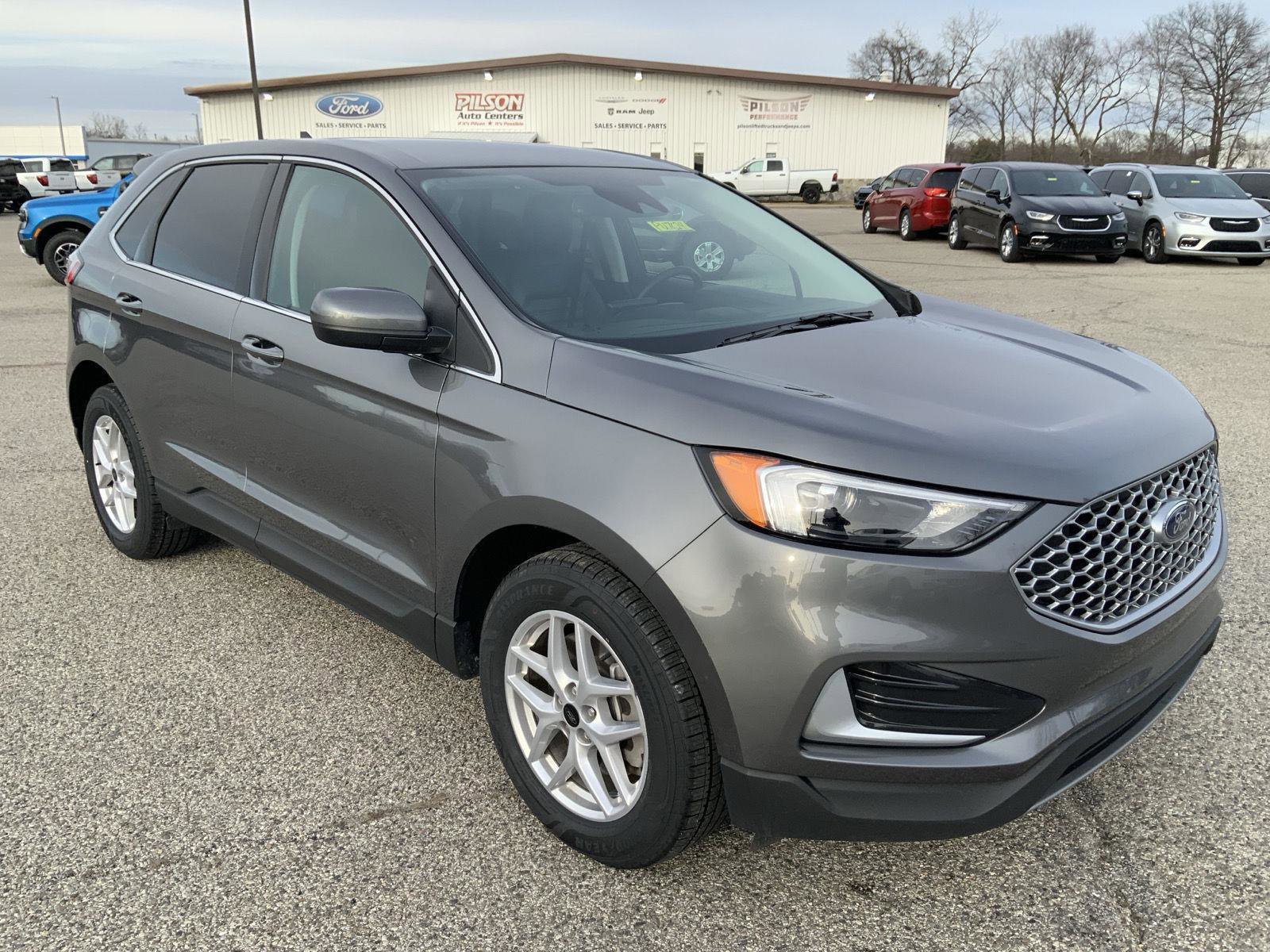 Used 2024 Ford Edge SEL image 2