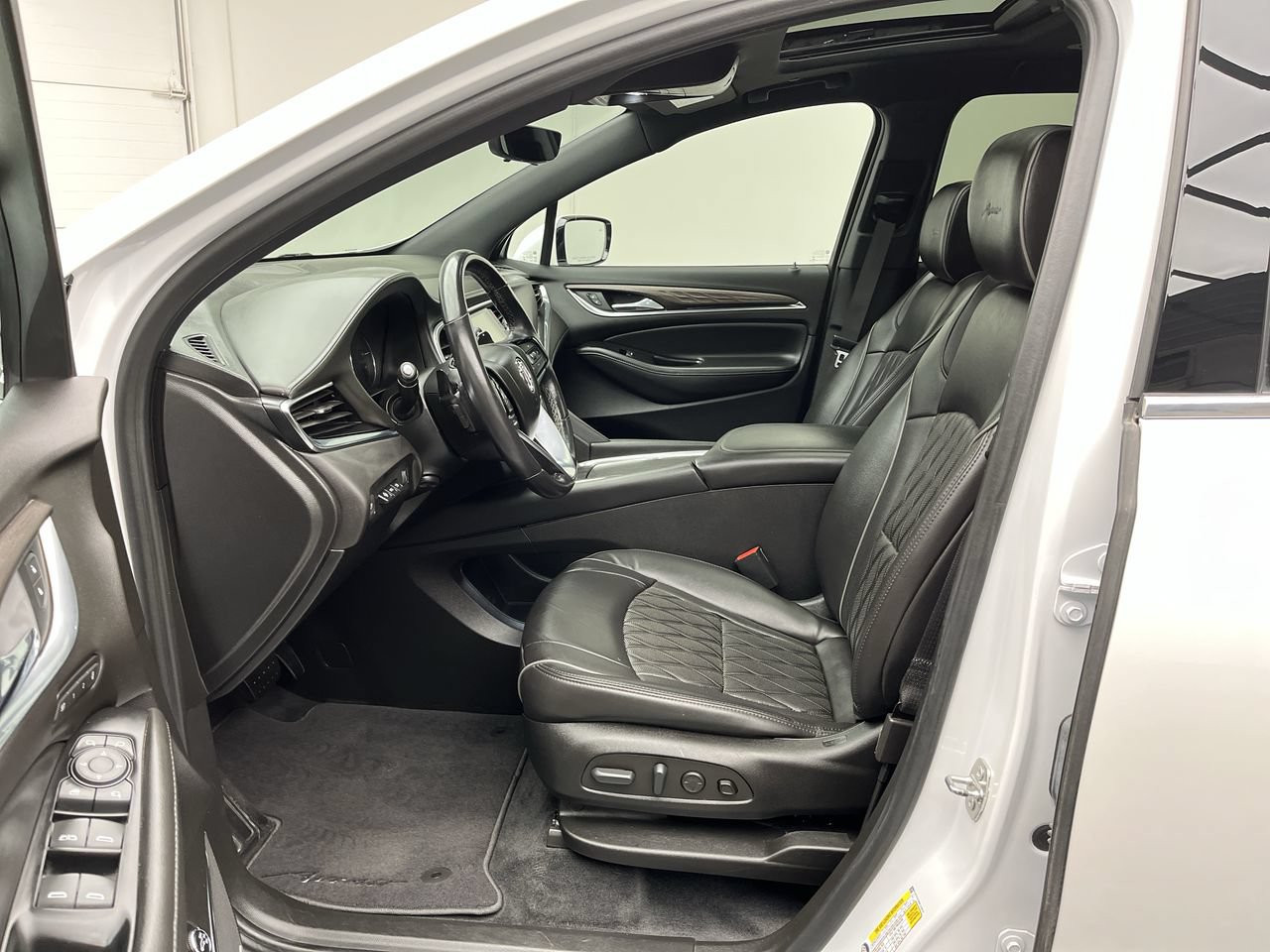 Certified 2023 Buick Enclave Avenir w/ Avenir Technology Package AWD/4WD image 3