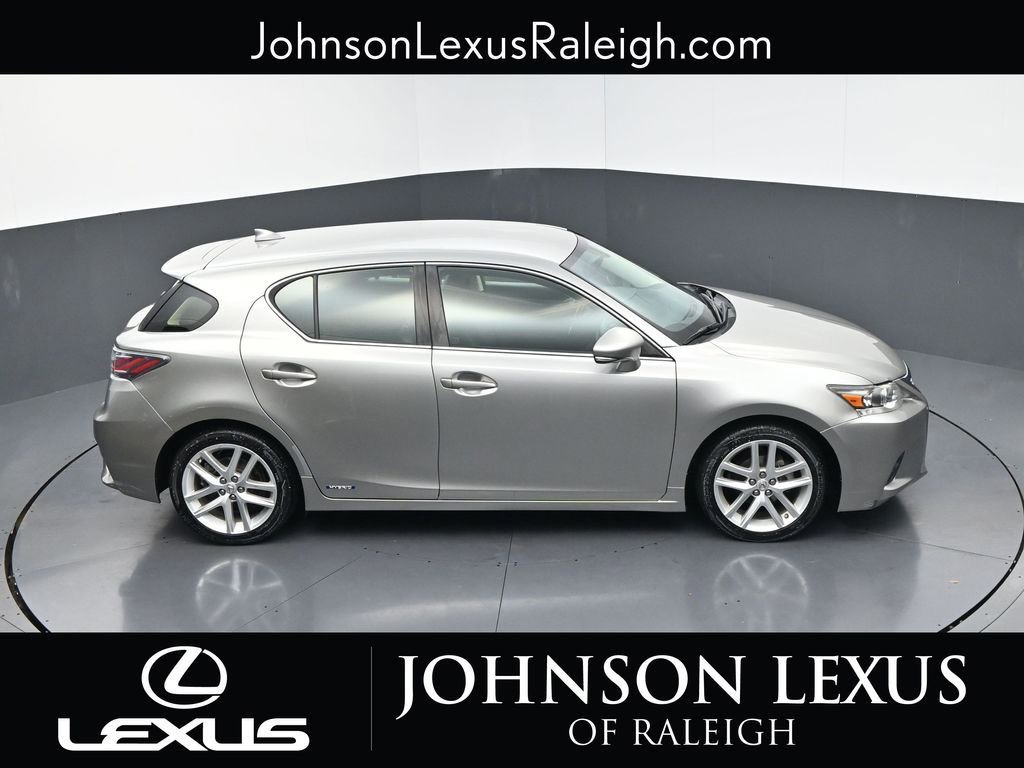 Used 2017 Lexus CT 200h image 29