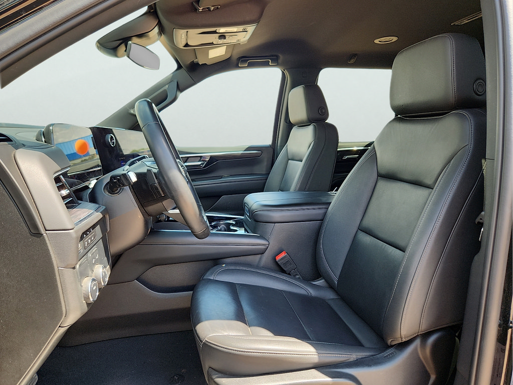 Used 2025 Chevrolet Tahoe LT RWD image 14