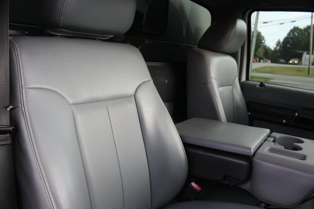 Used 2014 Ford F550 4x4 Regular Cab Super Duty image 21