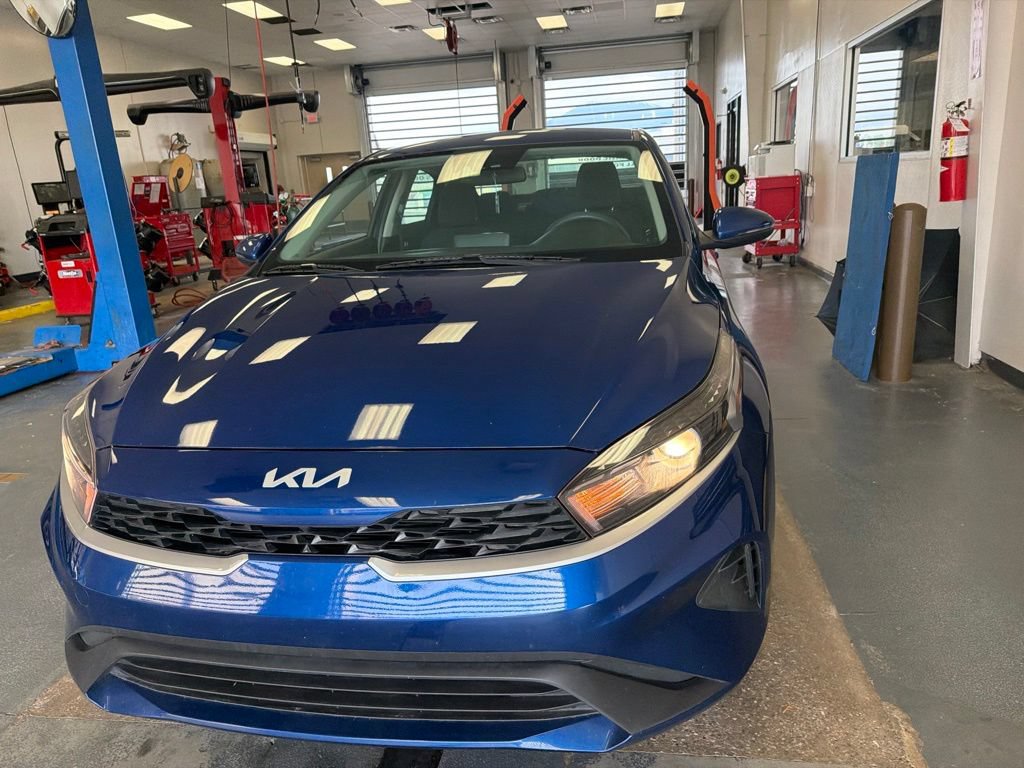 Used 2023 Kia Forte LXS w/ LXS Technology Package FWD image 5