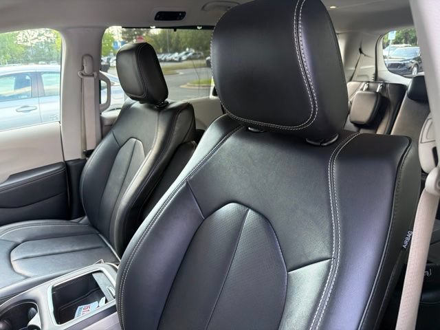 Used 2024 Chrysler Pacifica Touring-L FWD image 10