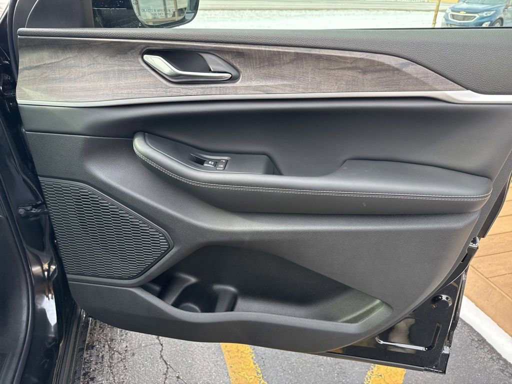 New 2025 Jeep Grand Cherokee Limited image 32