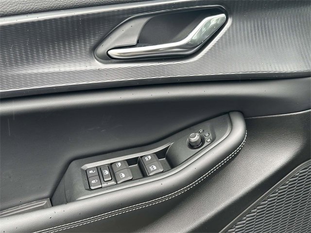 New 2025 Jeep Grand Cherokee Altitude image 21