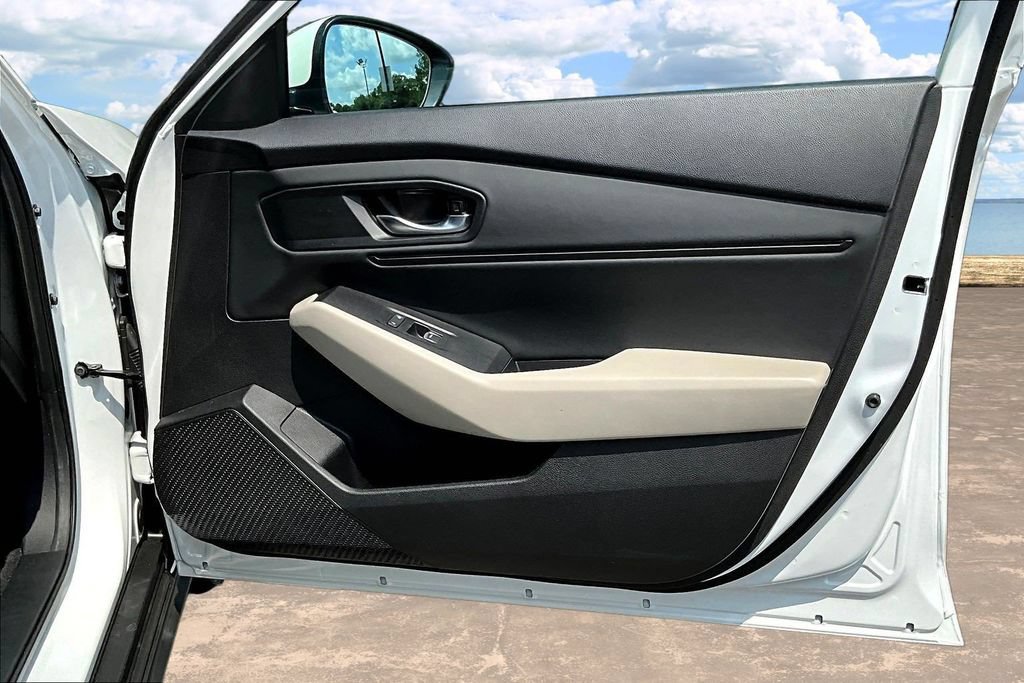 Used 2023 Honda Accord EX image 29