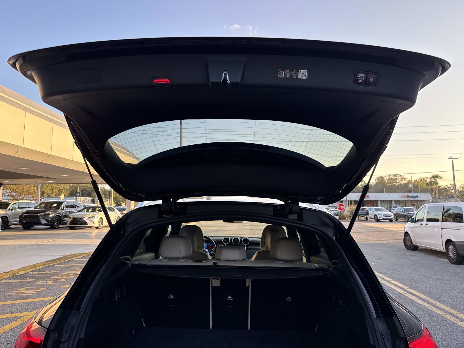 Used 2024 Mercedes-Benz GLC 300 4MATIC image 12