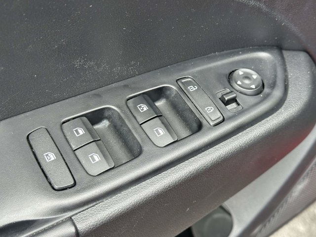 Used 2025 Hyundai Venue Limited FWD image 21
