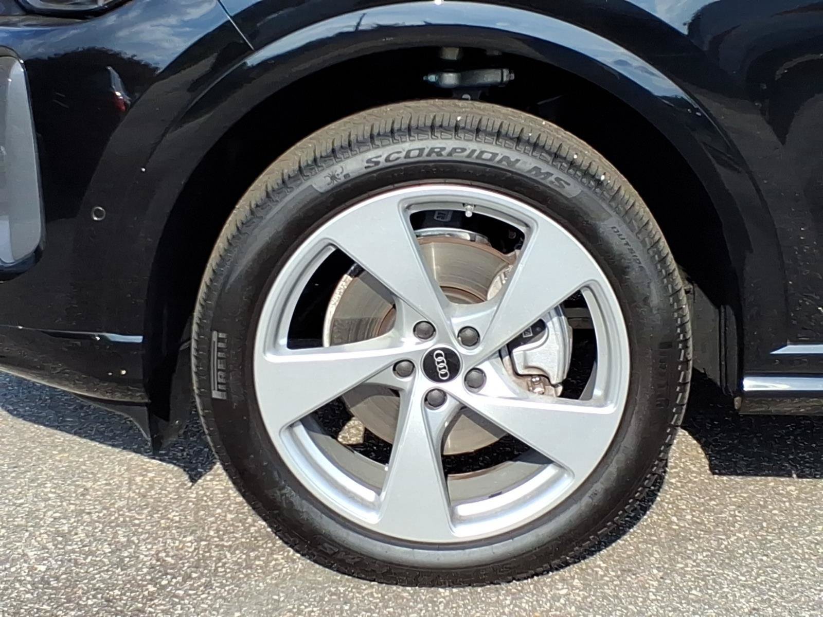 Used 2025 Audi Q5 Premium Plus AWD/4WD image 4