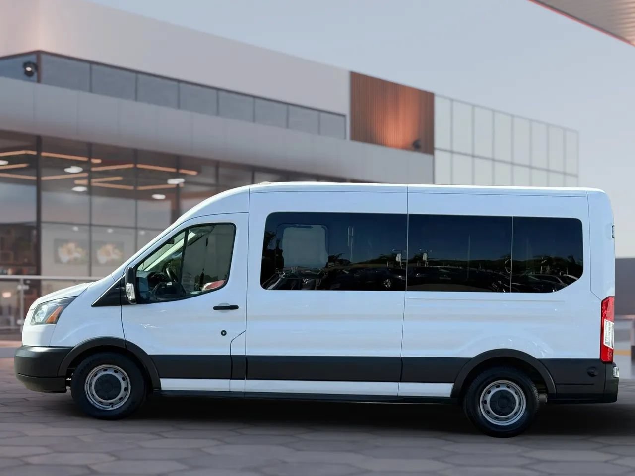 Used 2017 Ford Transit 350 XL RWD image 3