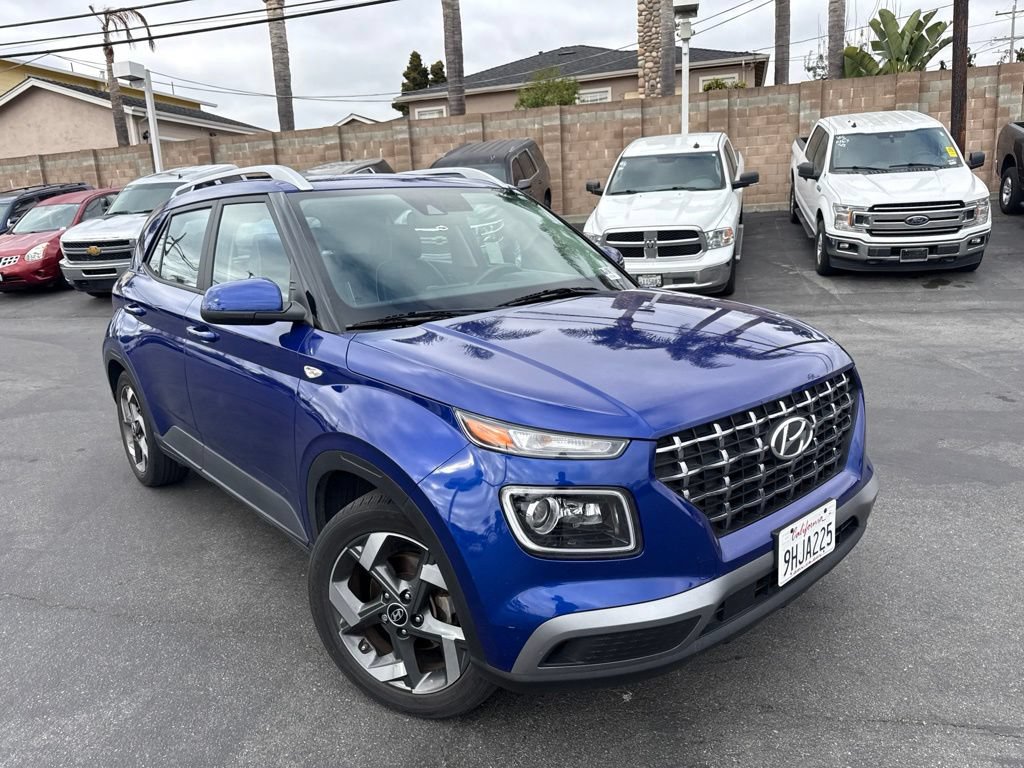 Used 2022 Hyundai Venue Limited FWD image 1
