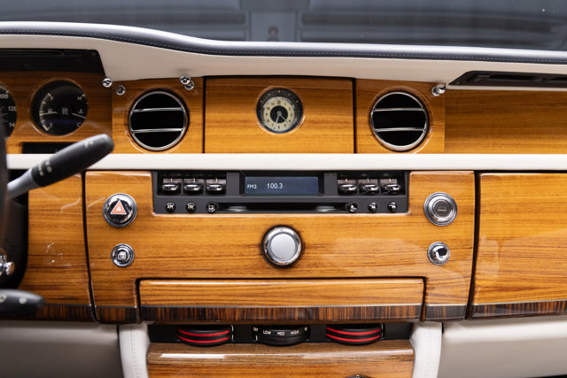 Used 2010 Rolls-Royce Phantom Drophead Coupe image 87