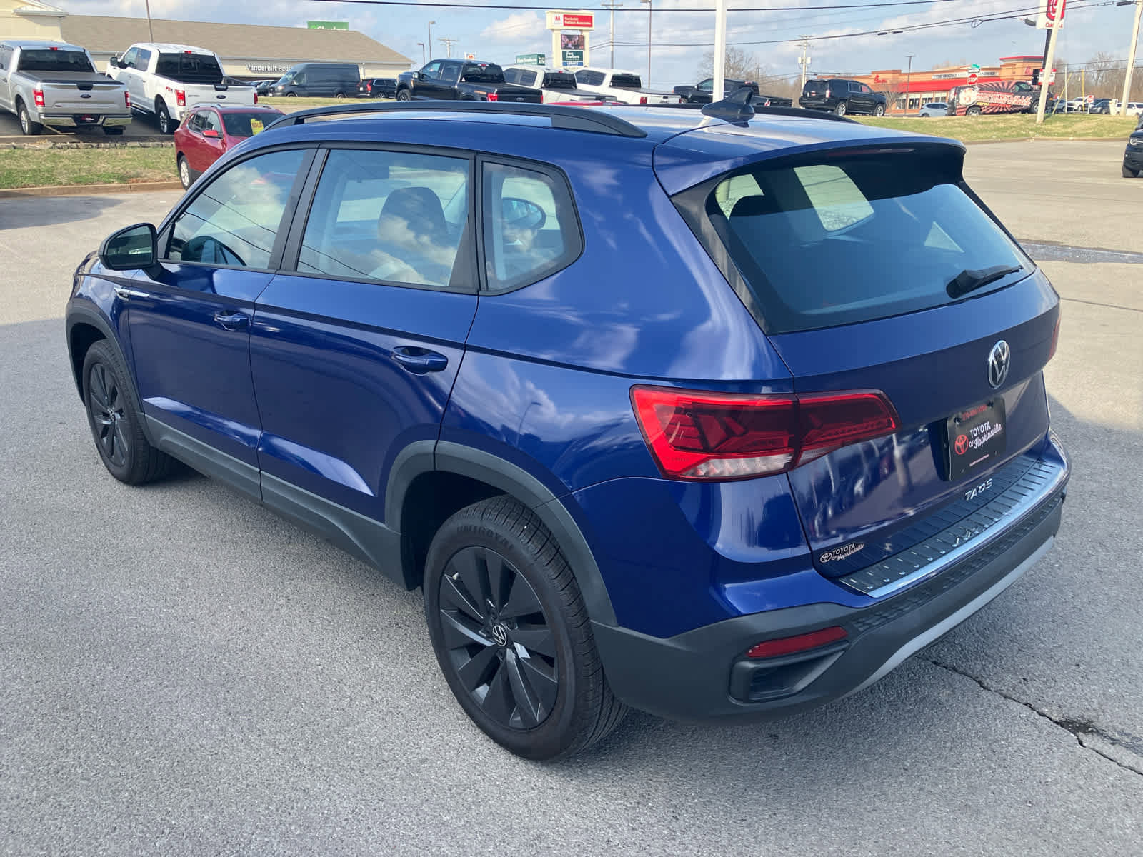 Used 2022 Volkswagen Taos S image 5