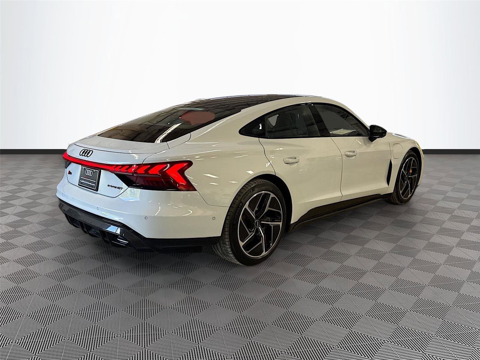 Used 2023 Audi RS e-tron GT w/ Carbon Performance Package AWD/4WD image 7