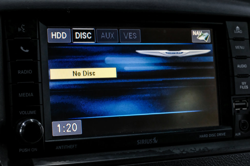 Used 2015 Chrysler Town & Country Touring w/ Driver Convenience Group FWD image 32