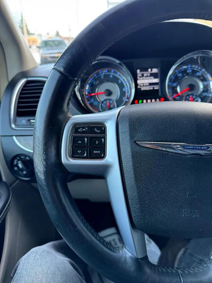 Used 2012 Chrysler Town & Country Touring-L w/ Entertainment Group #2 image 19