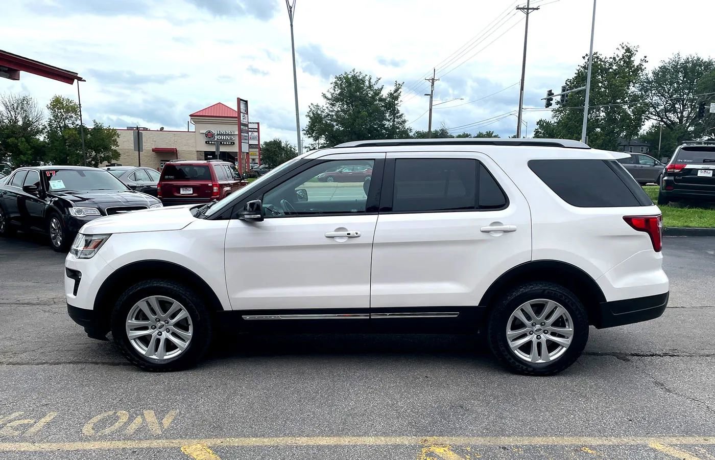 Used 2018 Ford Explorer XLT w/ Equipment Group 202A AWD/4WD image 3