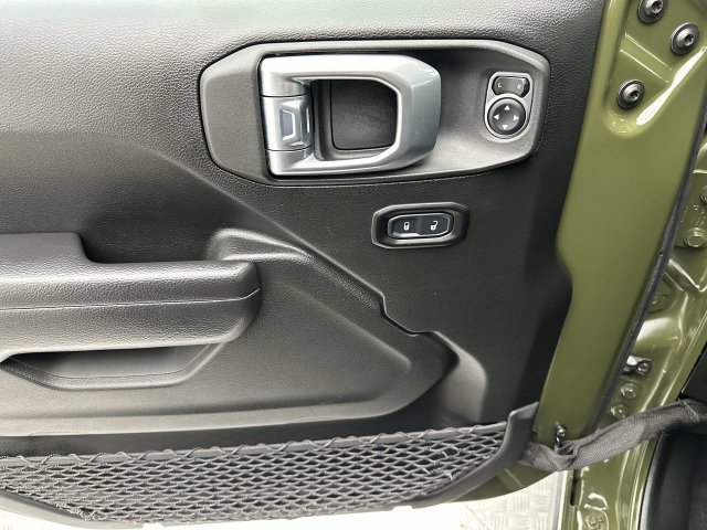 Used 2022 Jeep Wrangler Sport AWD/4WD image 16