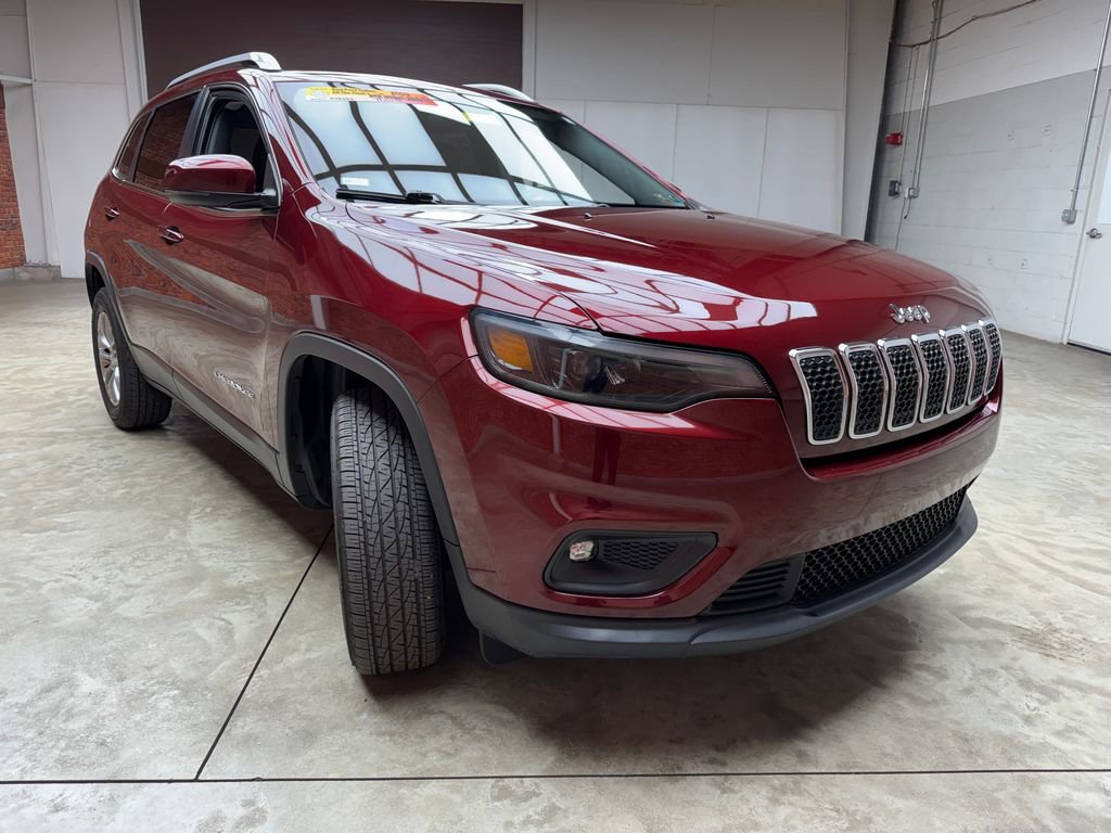 Used 2019 Jeep Cherokee Latitude Plus w/ Cold Weather Group AWD/4WD image 5
