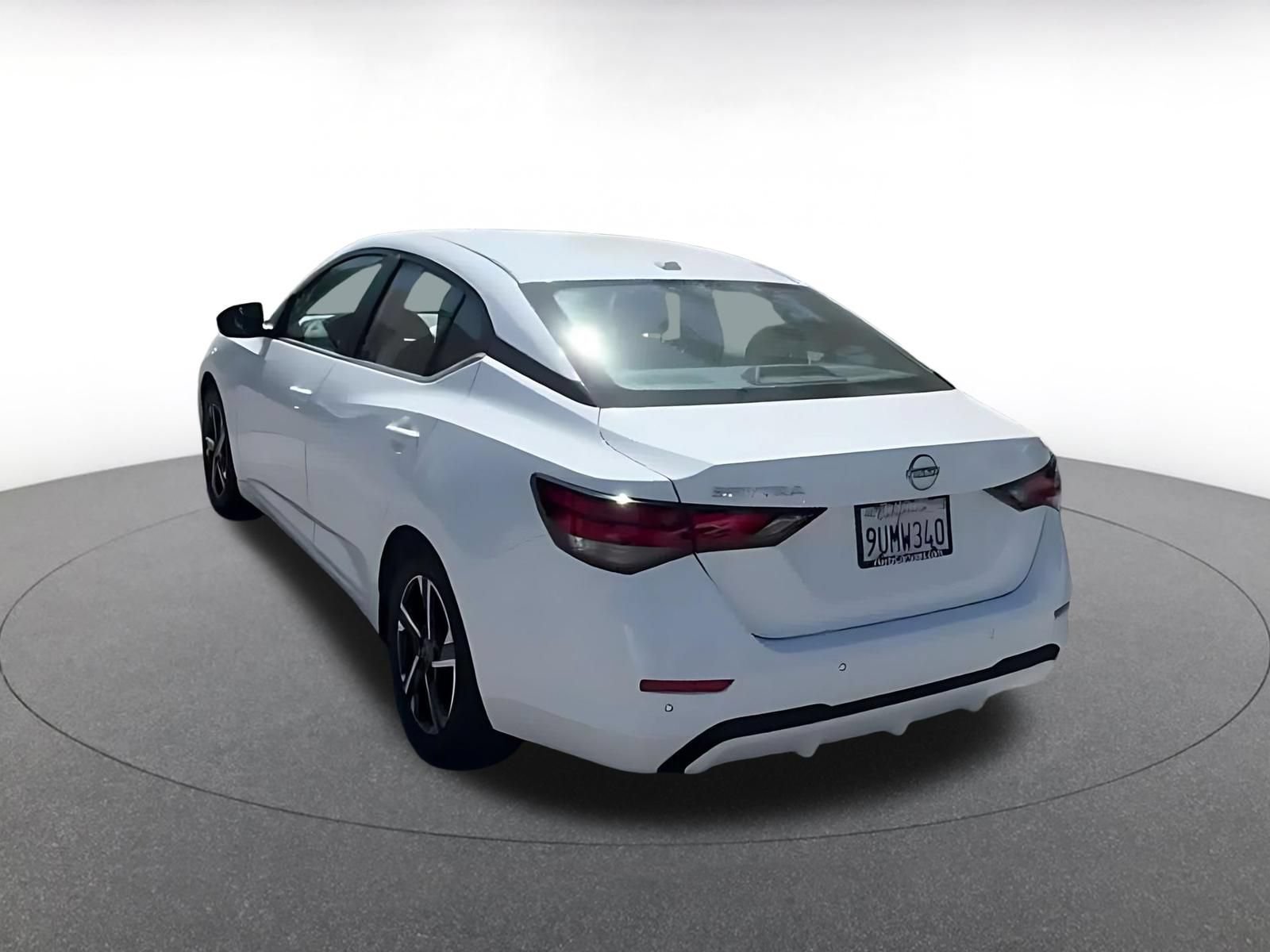 Used 2025 Nissan Sentra SV FWD image 9