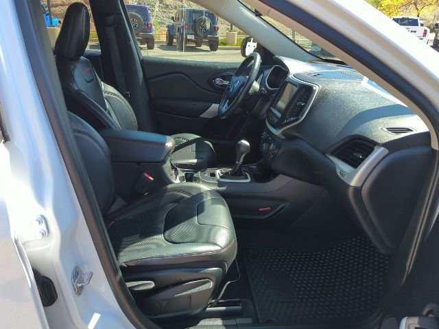 Used 2017 Jeep Cherokee Trailhawk image 20
