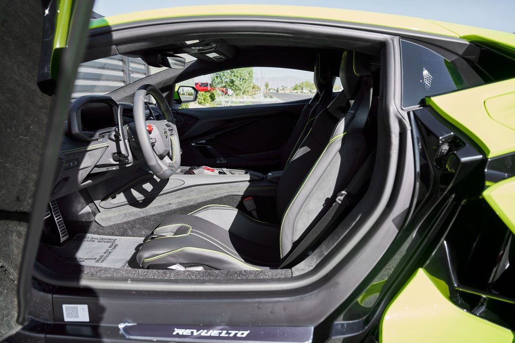 Used 2025 Lamborghini Revuelto AWD/4WD image 37