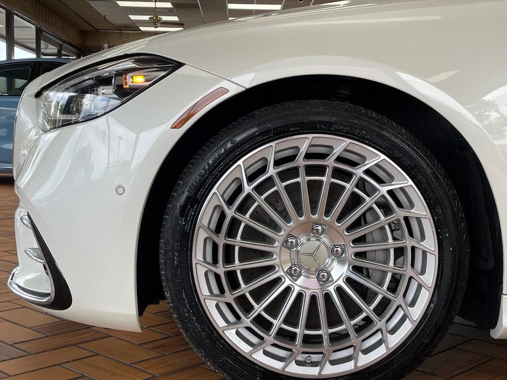 Used 2023 Mercedes-Benz S 580e 4MATIC Sedan w/ AMG Line image 5