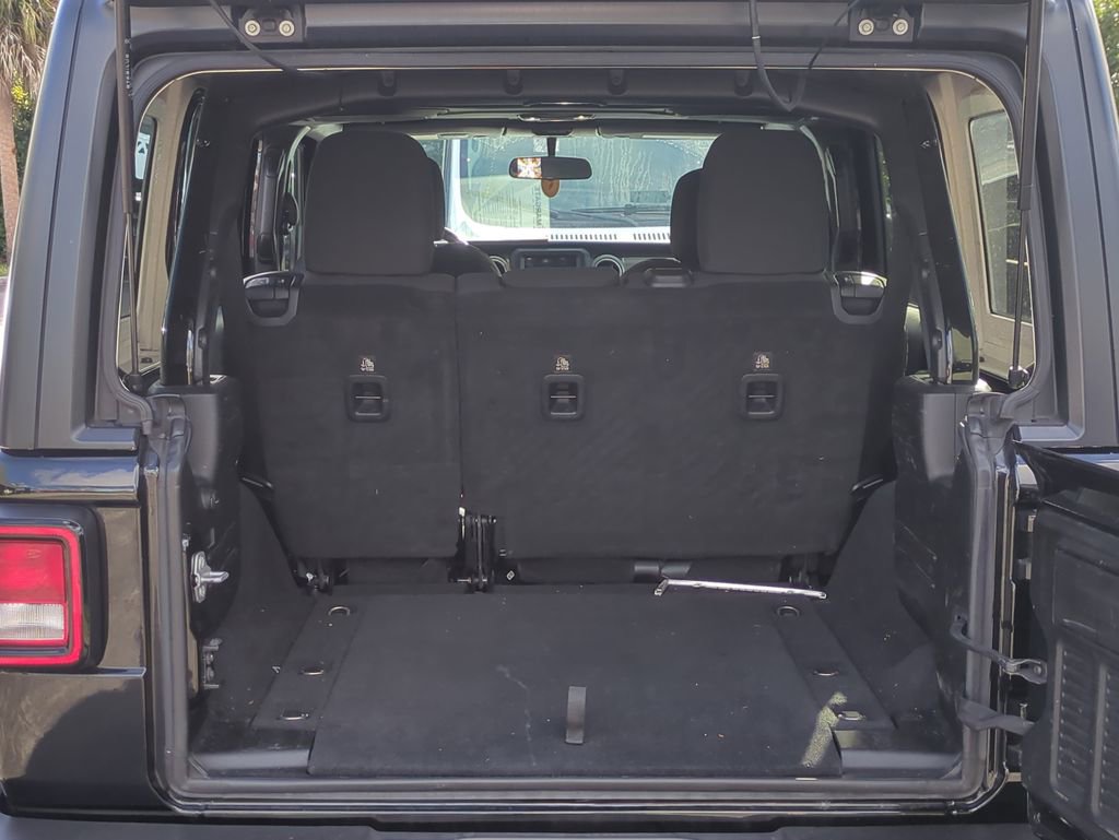 Used 2019 Jeep Wrangler Unlimited Sahara image 16