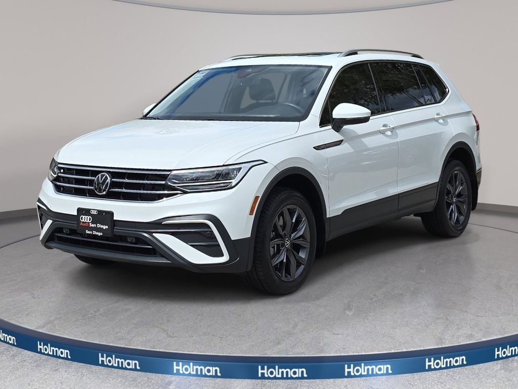 Used 2024 Volkswagen Tiguan SE w/ Panoramic Sunroof Package FWD image 1