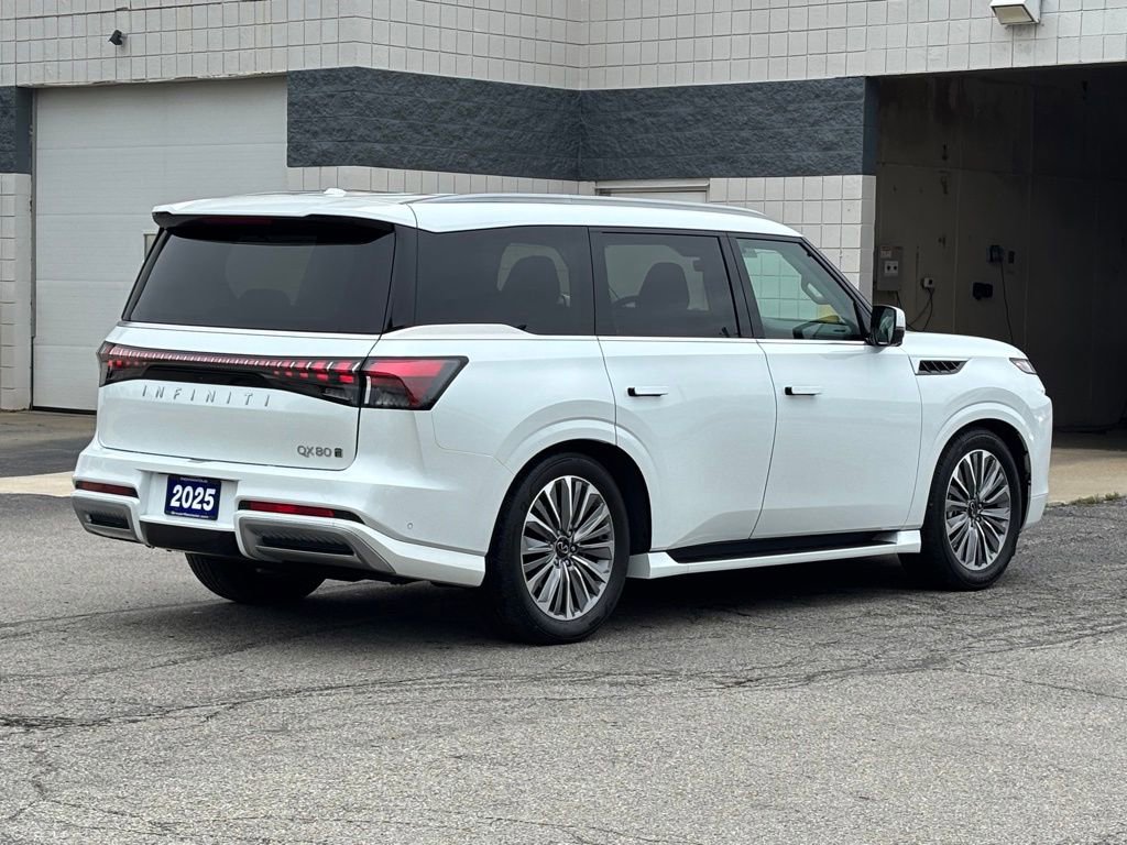 Used 2025 INFINITI QX80 Luxe AWD/4WD image 4