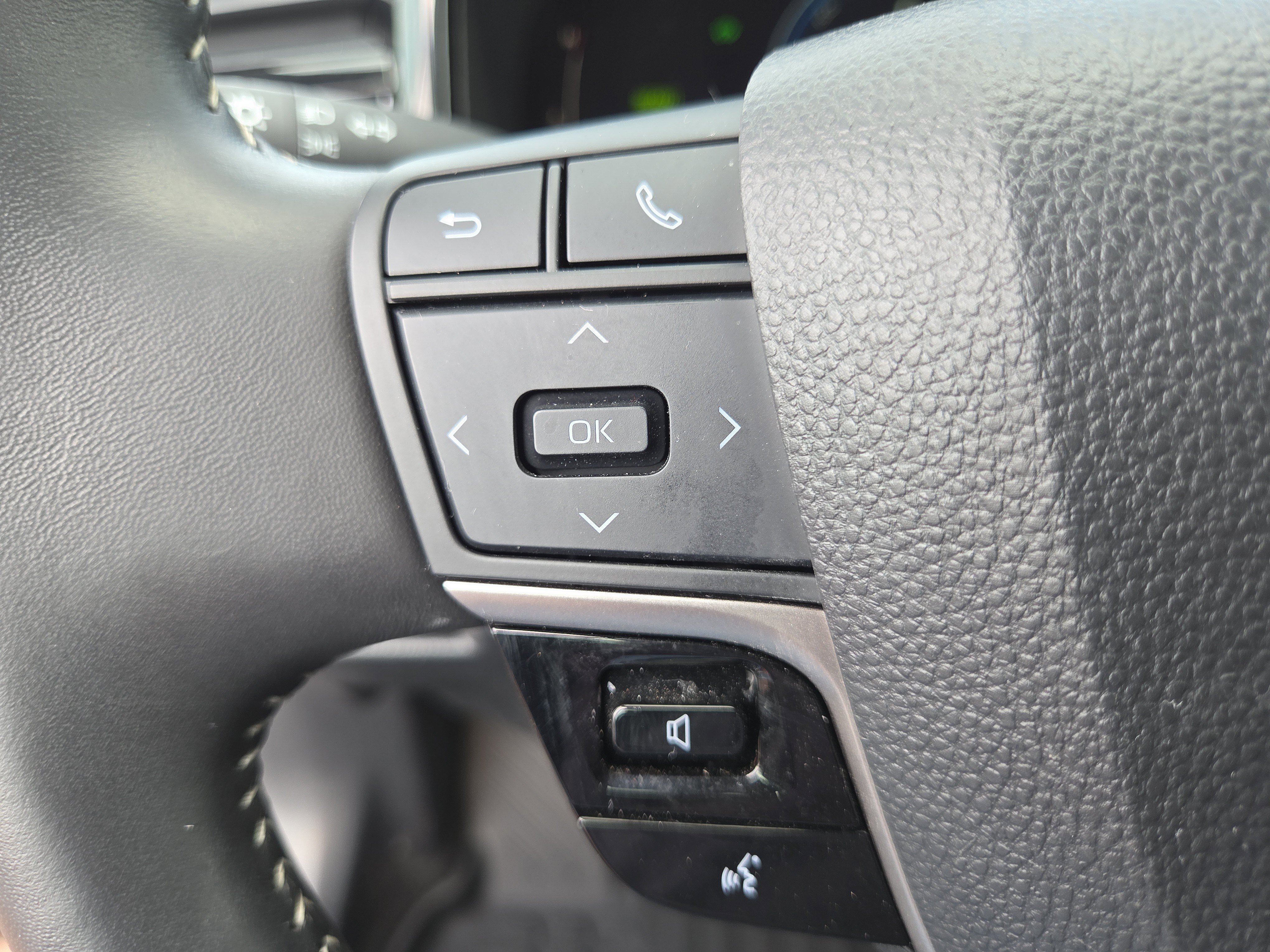 Certified 2025 Toyota Camry SE FWD image 25