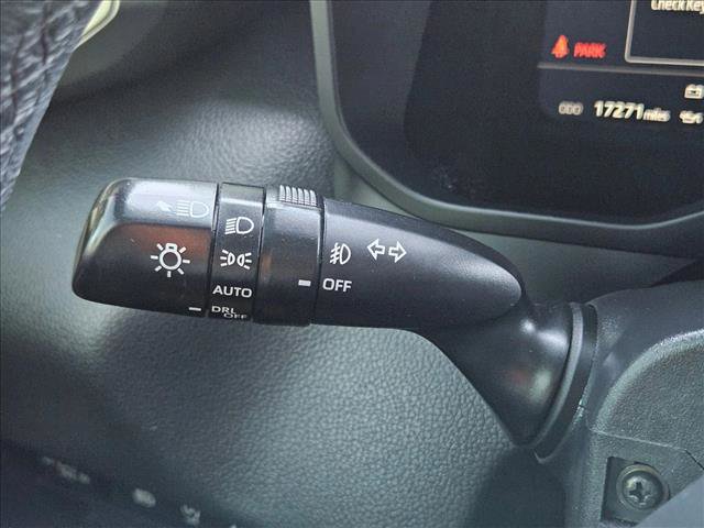 Used 2025 Toyota Tundra Limited AWD/4WD image 15