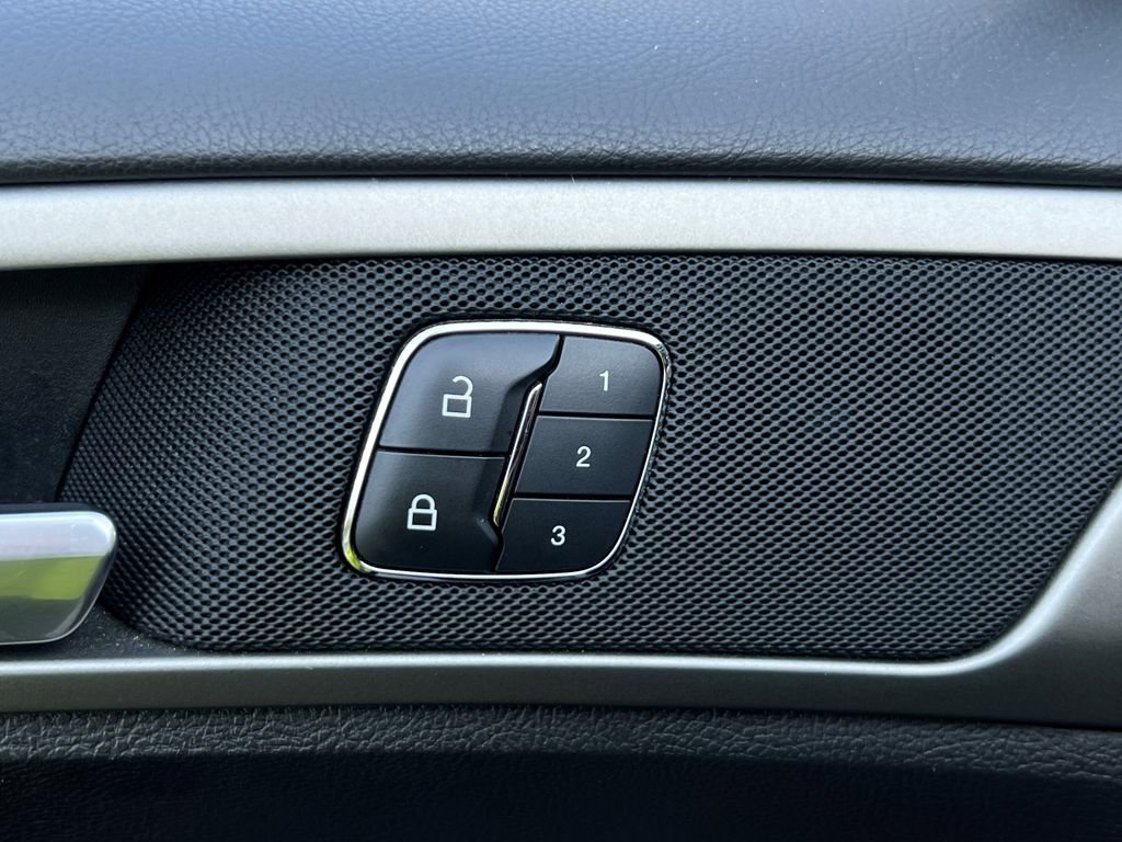 Used 2014 Ford Fusion SE w/ Equipment Group 202A image 16