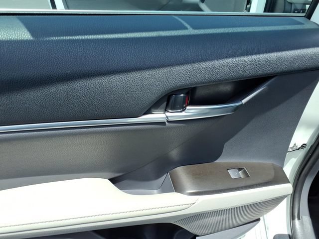 Used 2022 Toyota Camry XSE w/ Navigation Package FWD image 6