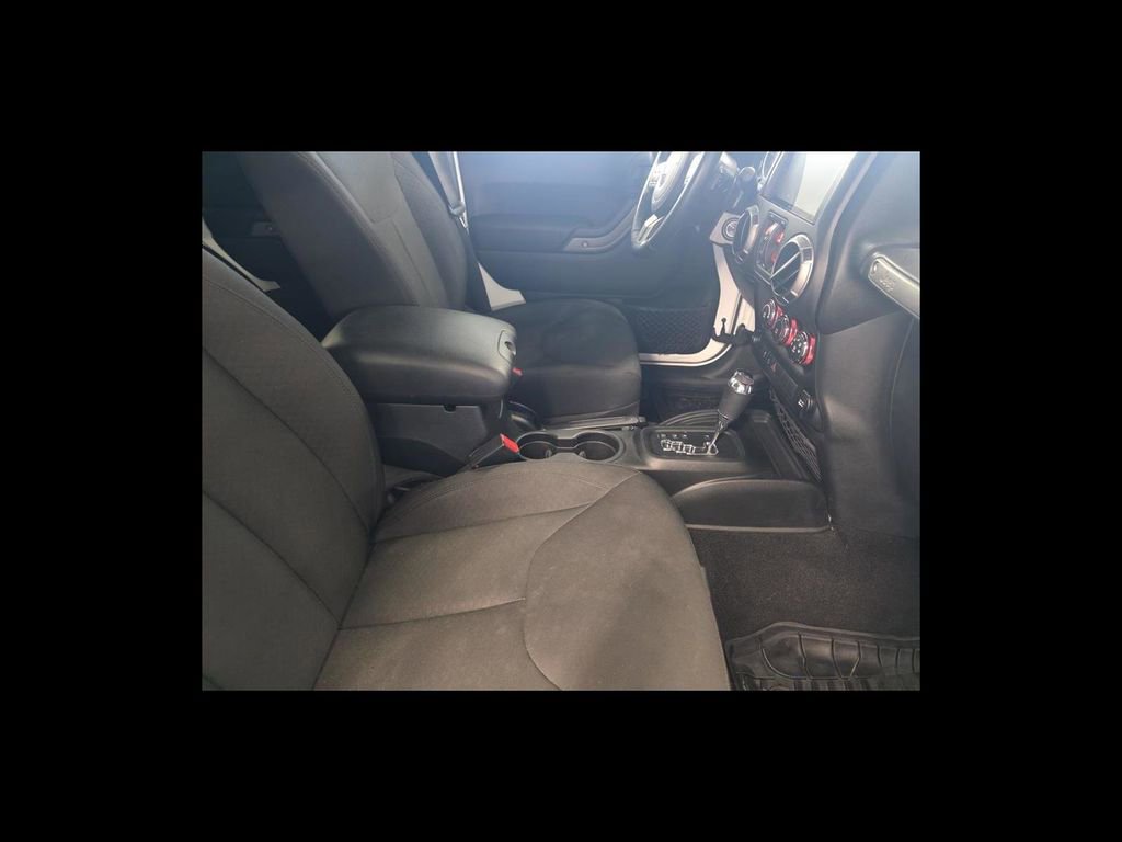 Used 2018 Jeep Wrangler Unlimited Sport S image 18