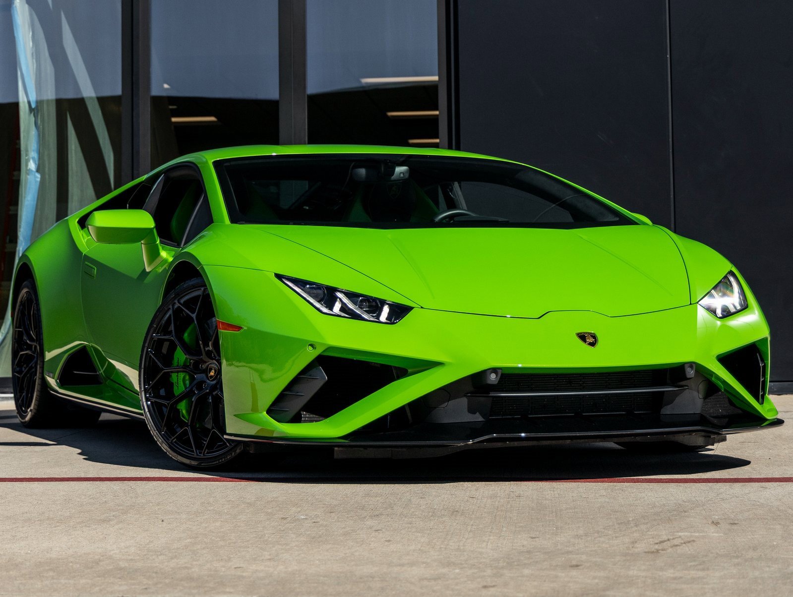 Used 2023 Lamborghini Huracan EVO image 2